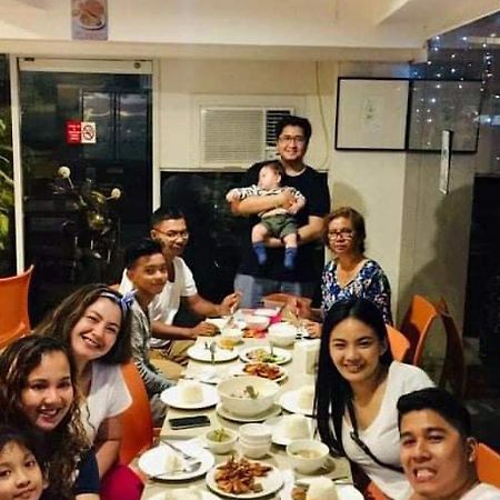 Stone House Hotel Pasay Esterno foto