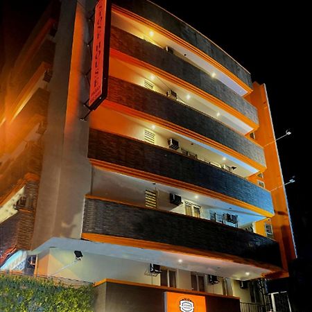 Stone House Hotel Pasay Esterno foto
