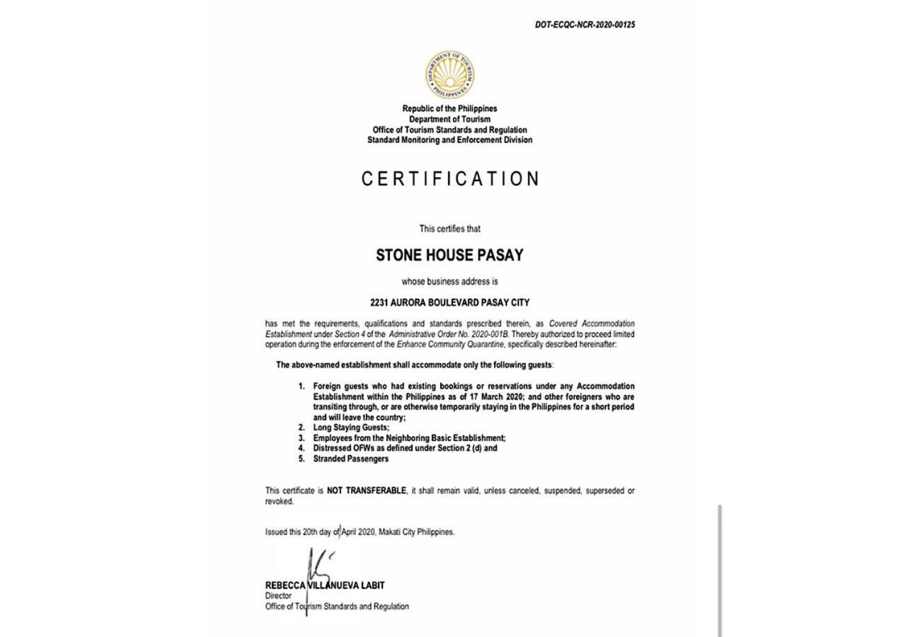 Stone House Hotel Pasay Esterno foto