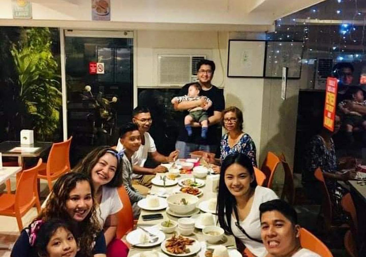 Stone House Hotel Pasay Esterno foto