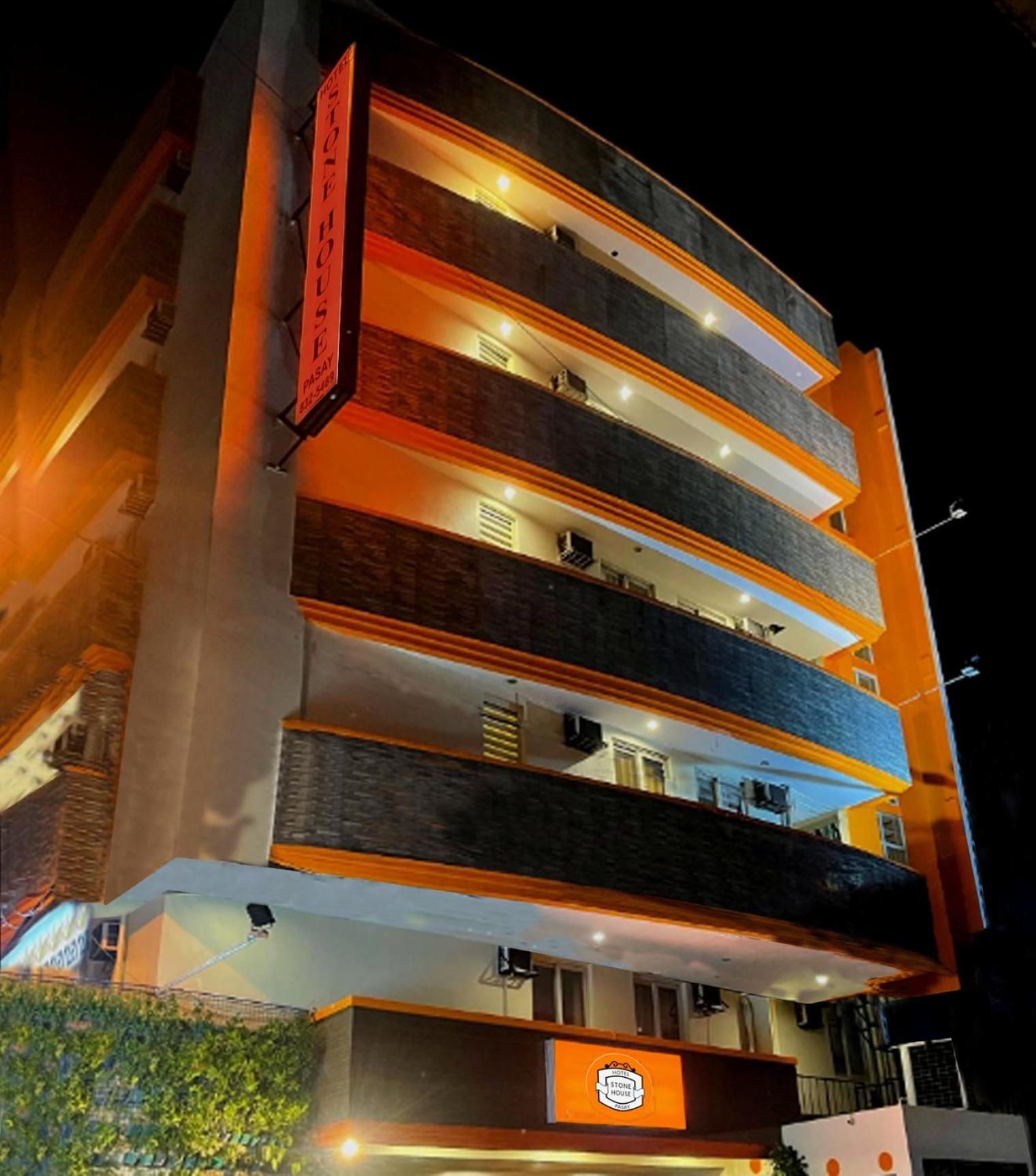 Stone House Hotel Pasay Esterno foto
