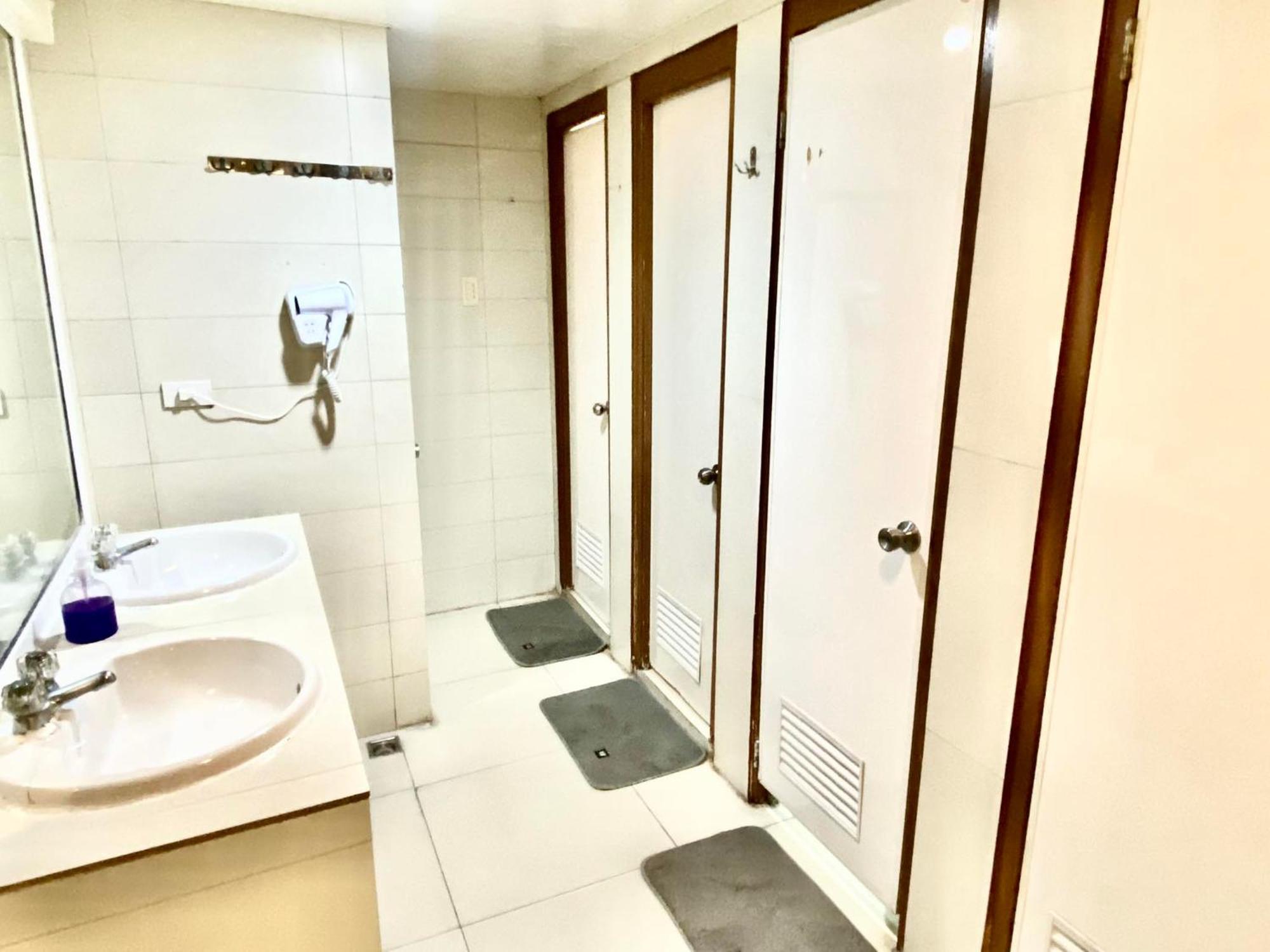 Stone House Hotel Pasay Esterno foto