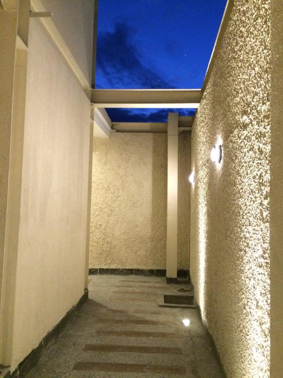 Stone House Hotel Pasay Esterno foto