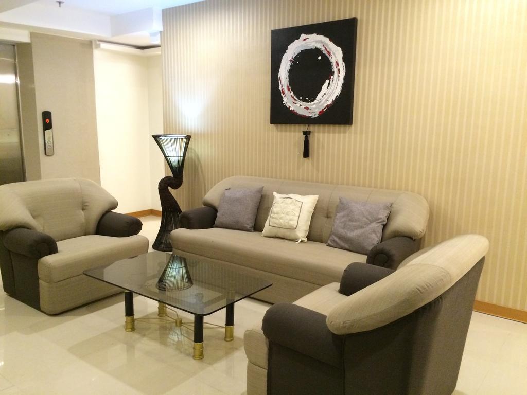 Stone House Hotel Pasay Esterno foto