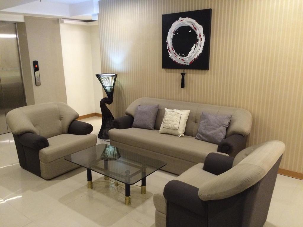 Stone House Hotel Pasay Esterno foto
