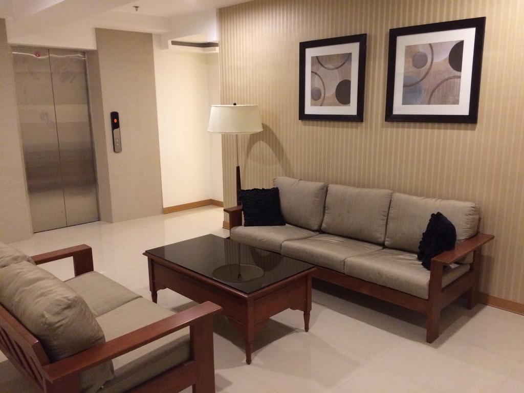 Stone House Hotel Pasay Esterno foto