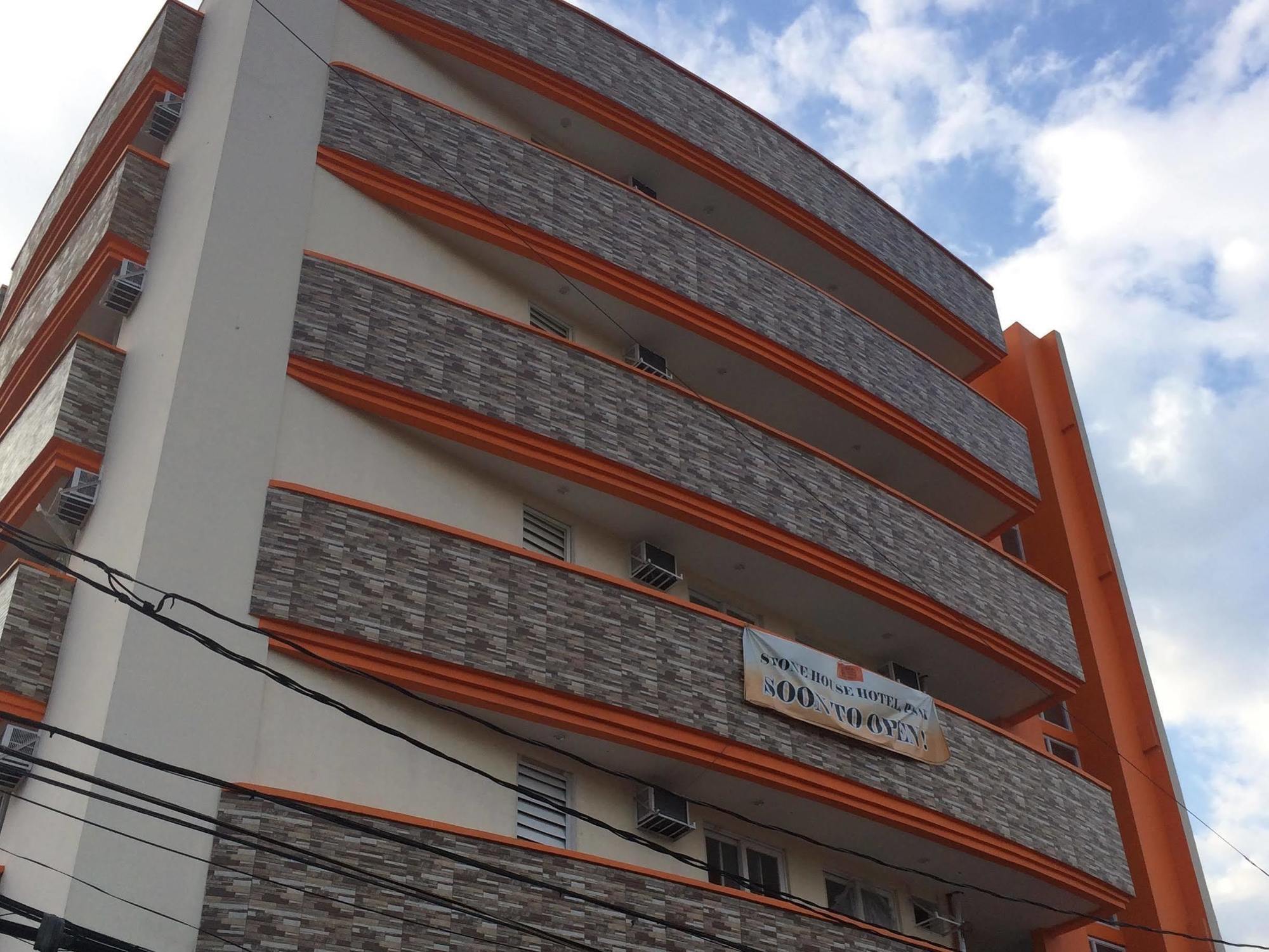 Stone House Hotel Pasay Esterno foto